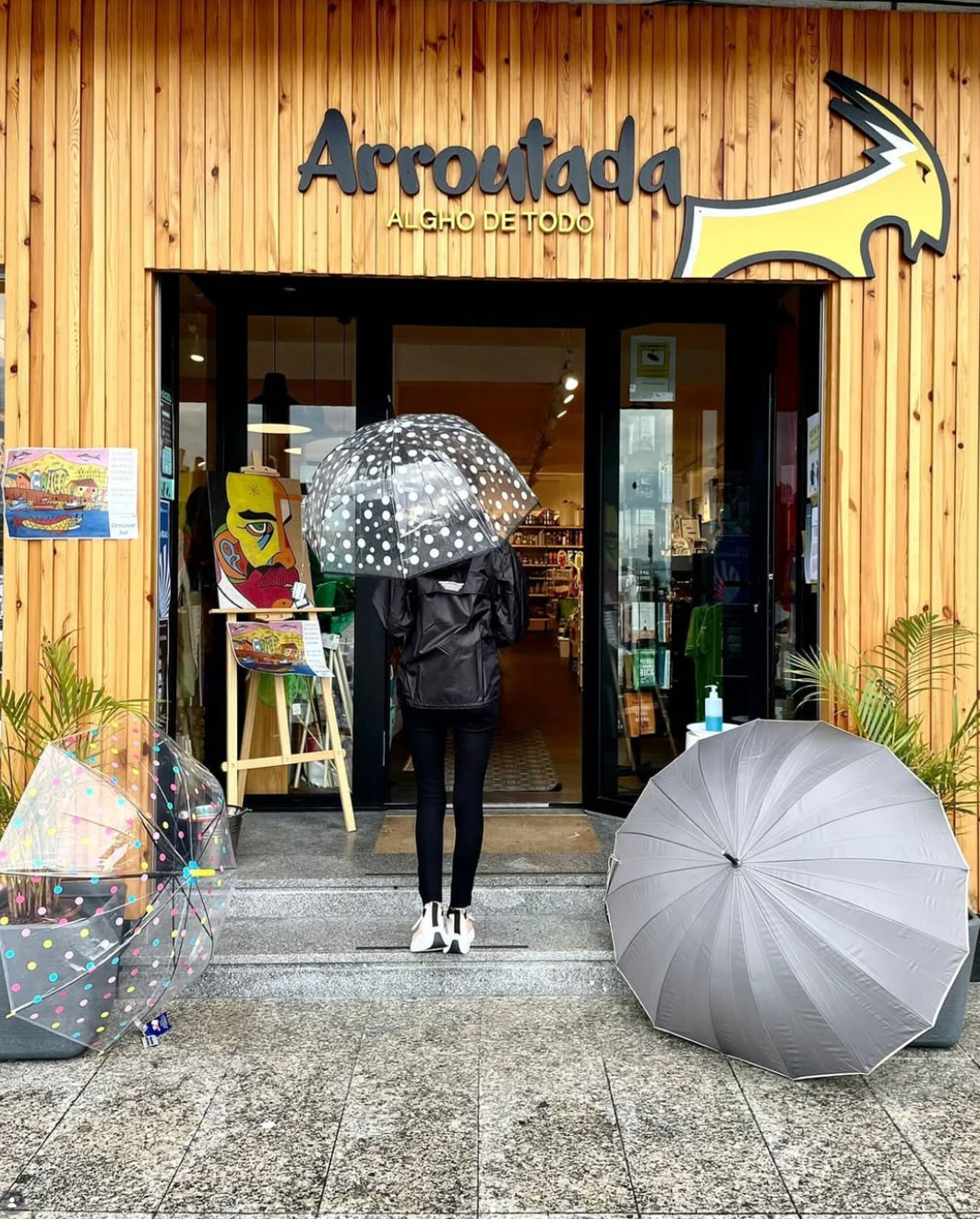 Arroutada Muxía vista panorámica bazar interior